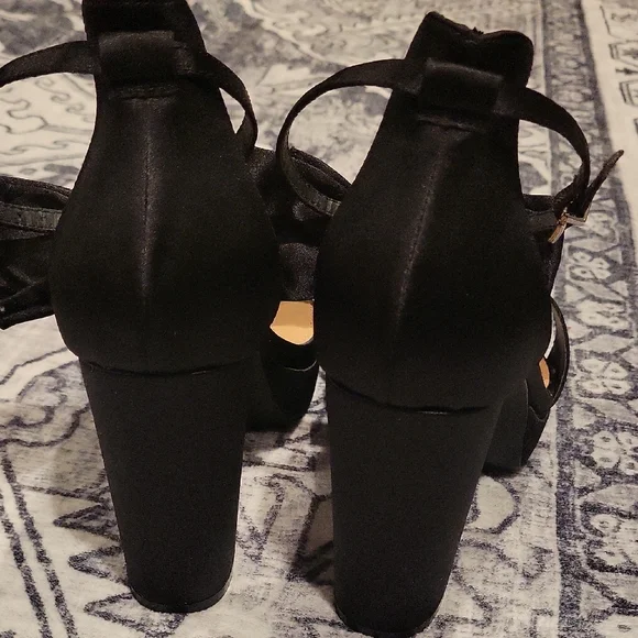 Elegant Torrid Black Heels - Picture 5 of 7